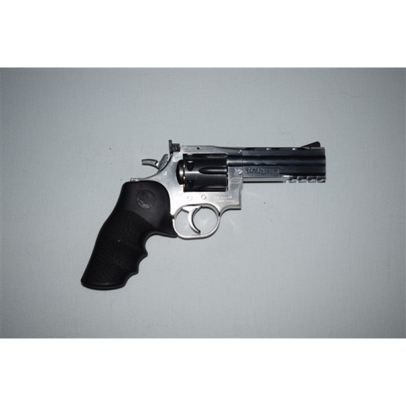 Dan Wesson 715 4" metal steel grey